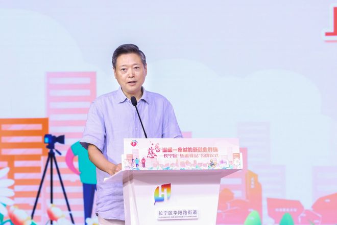 足球明星助阵慈善比赛，用热情温暖他人心房